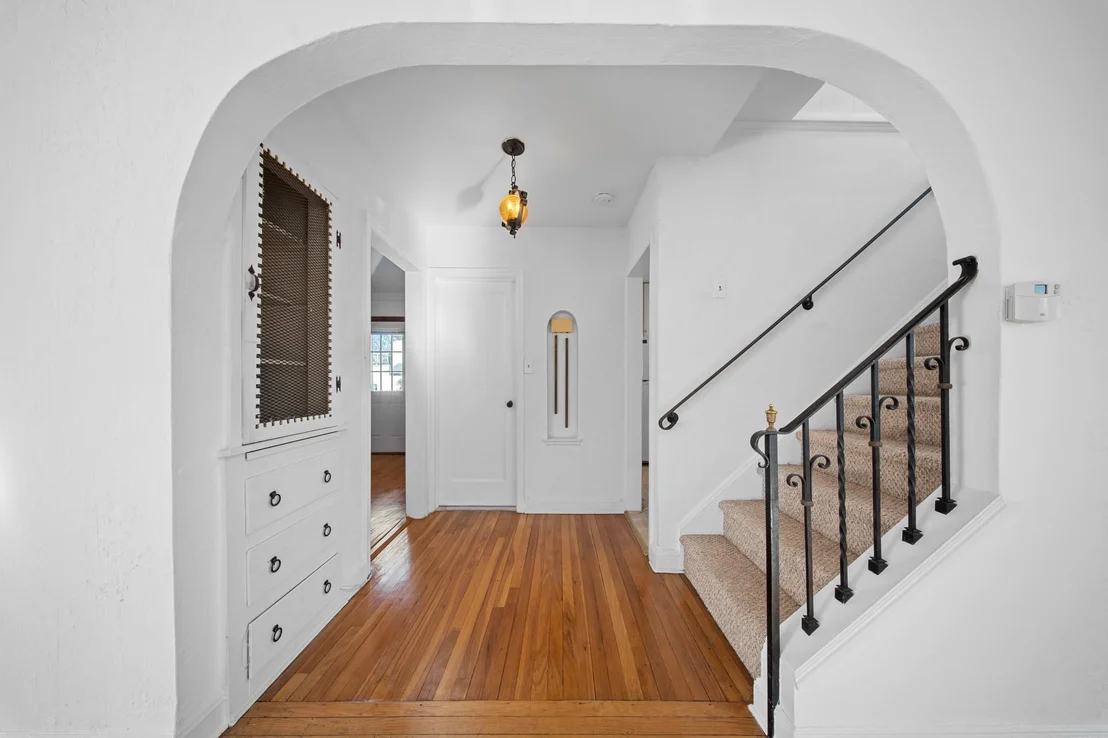Photo of 855 Edward Street