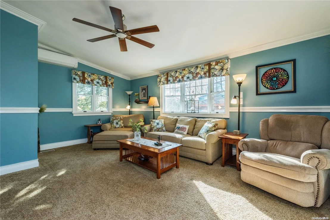 Photo of 9 W Roydon Drive