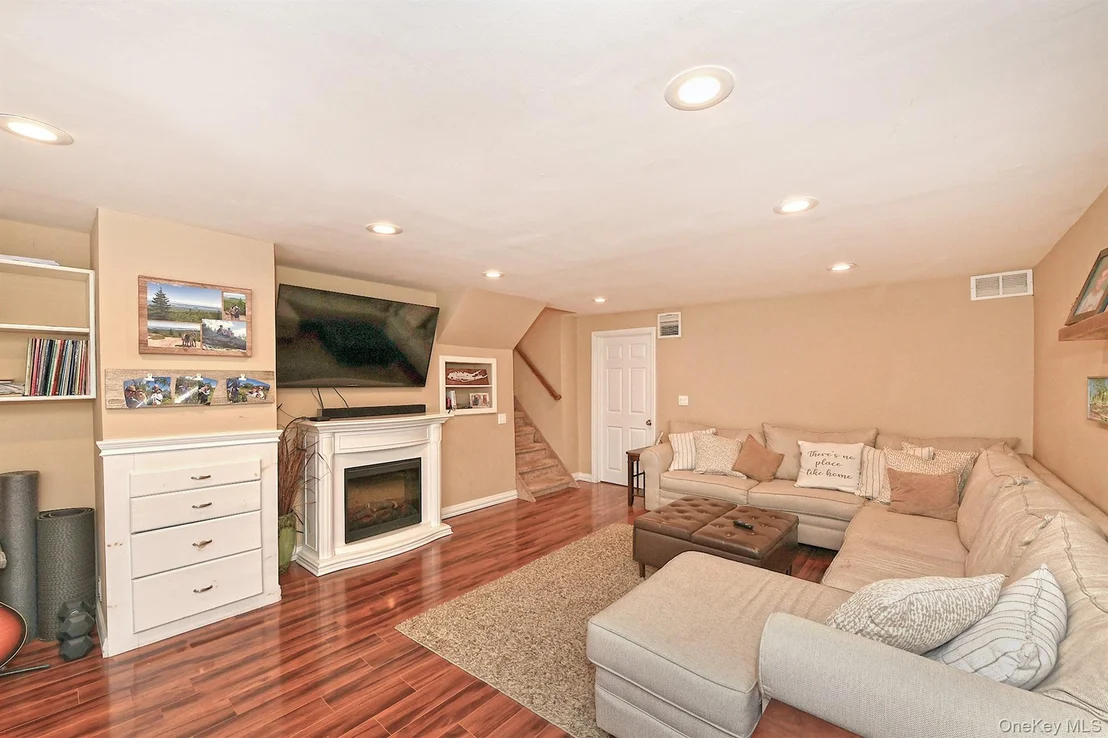 Photo of 182 Siegel Boulevard