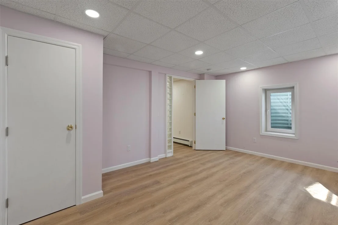 Photo of 7 Locust Avenue