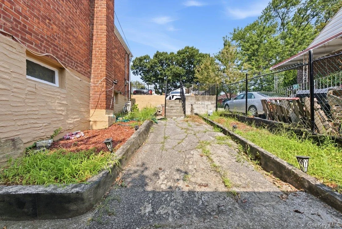 Photo of 290 First Street