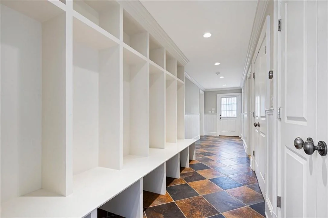 Photo of 20 Colonial Road