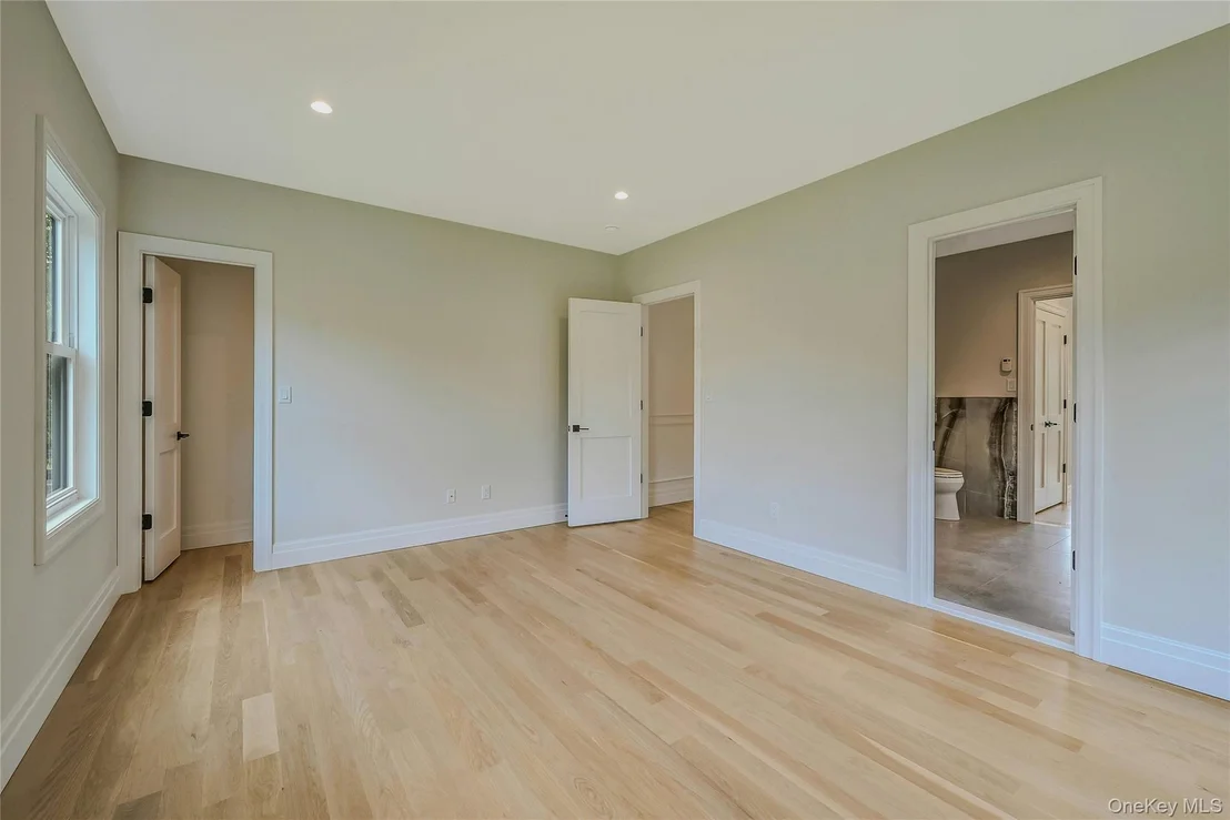 Photo of 107 Cedar Swamp Road