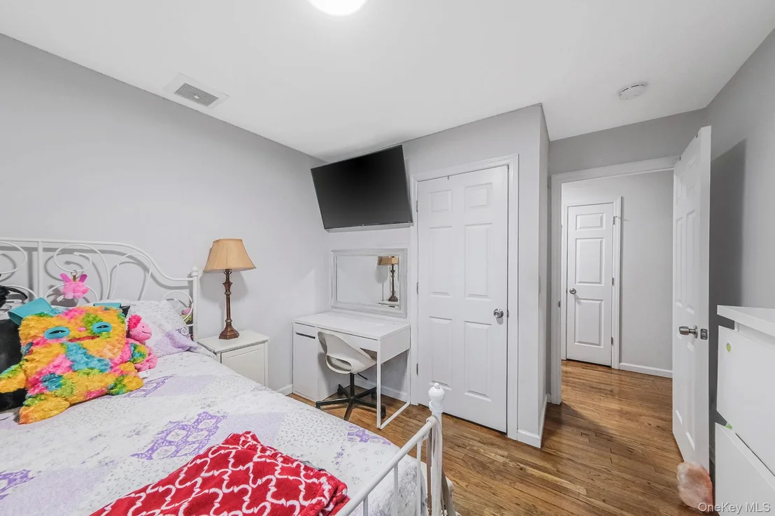 Photo of 231 W Woodside Avenue