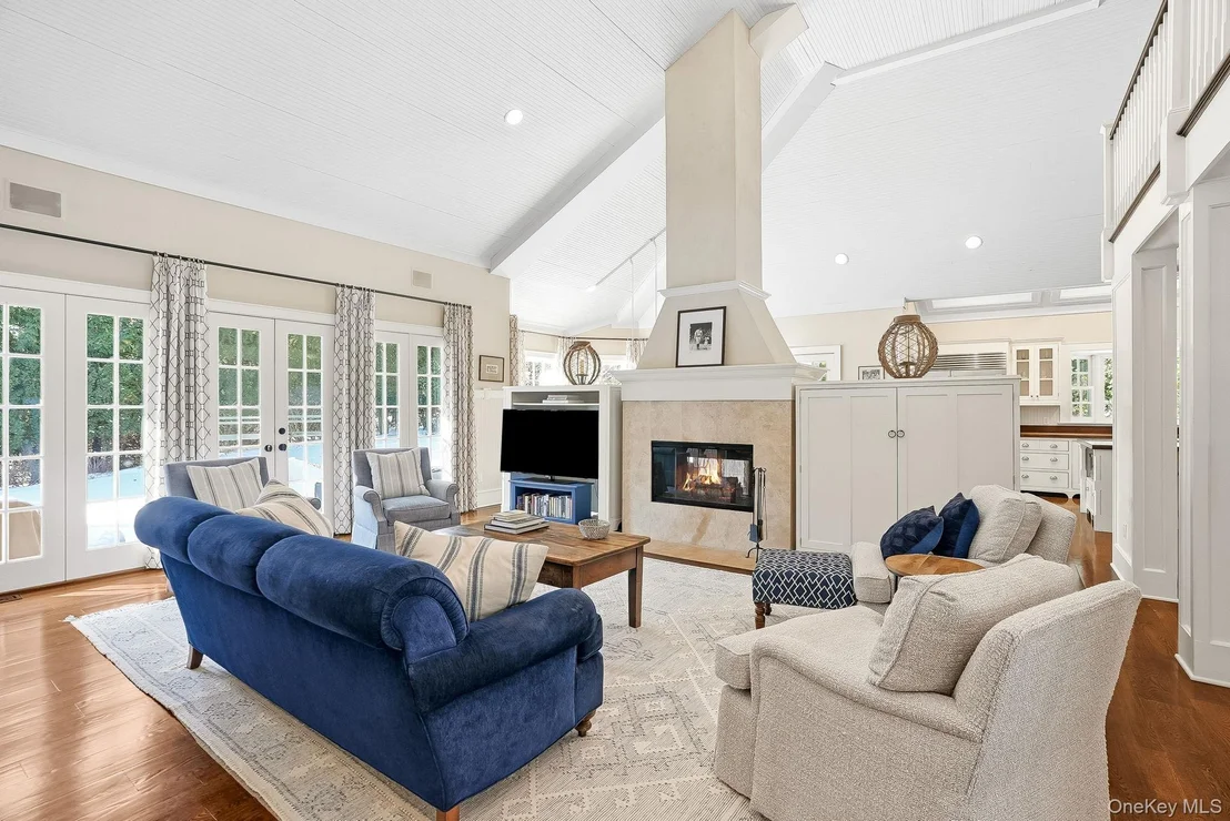 Photo of 880 Forest Avenue