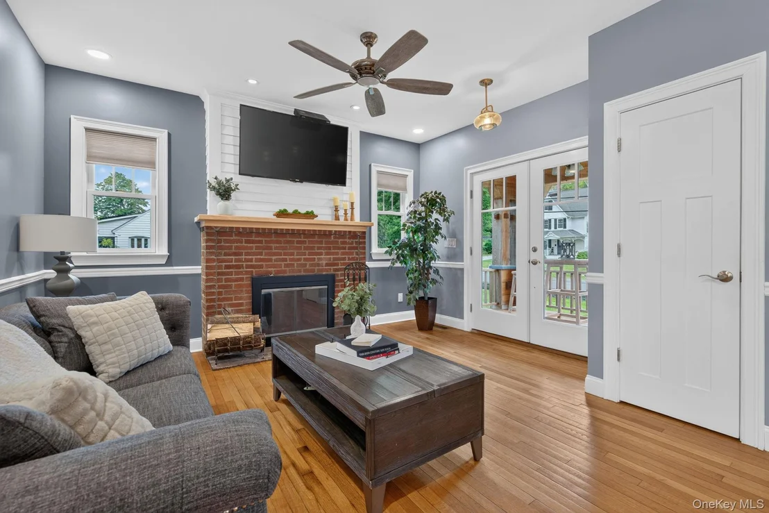 Photo of 42 Colonial Avenue