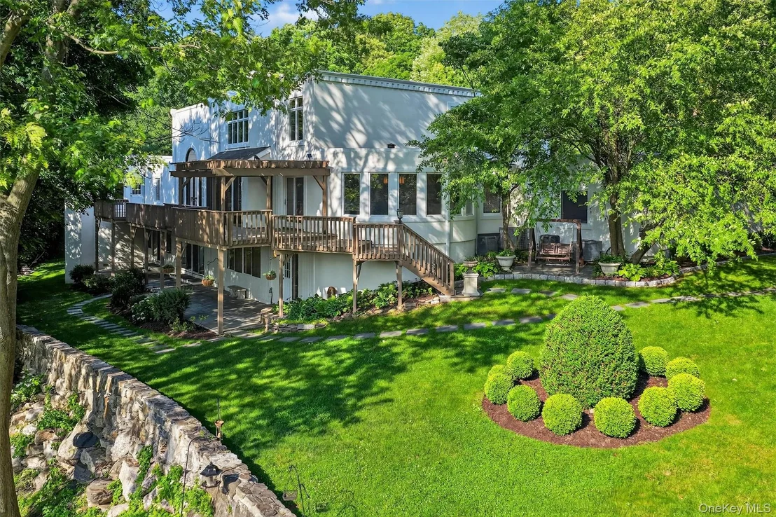 Photo of 65 Round Hill Road