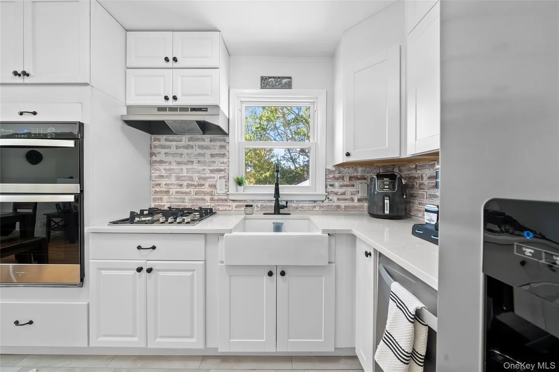 Photo of 98 Paula Boulevard