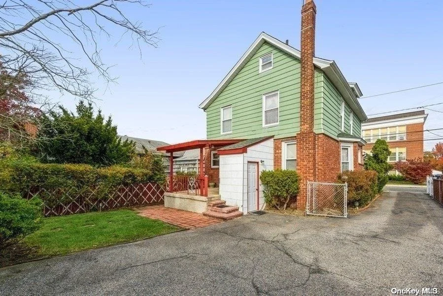 Photo of 18 Davison Avenue