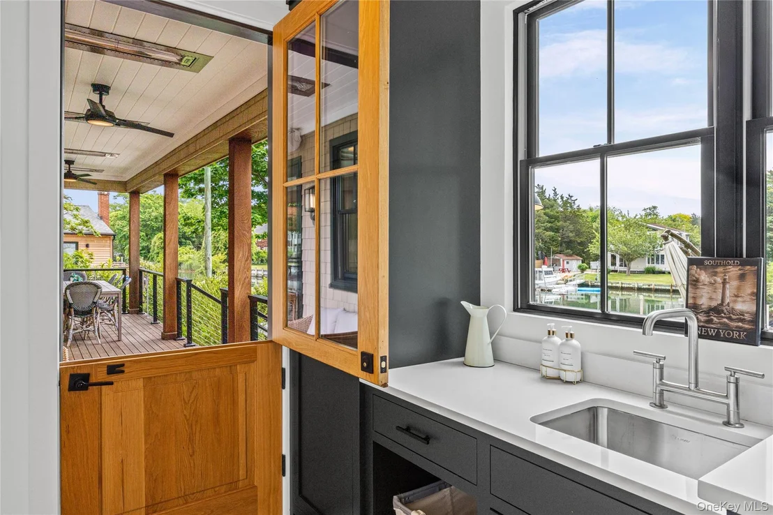 Photo of 405 Williamsburgh Drive