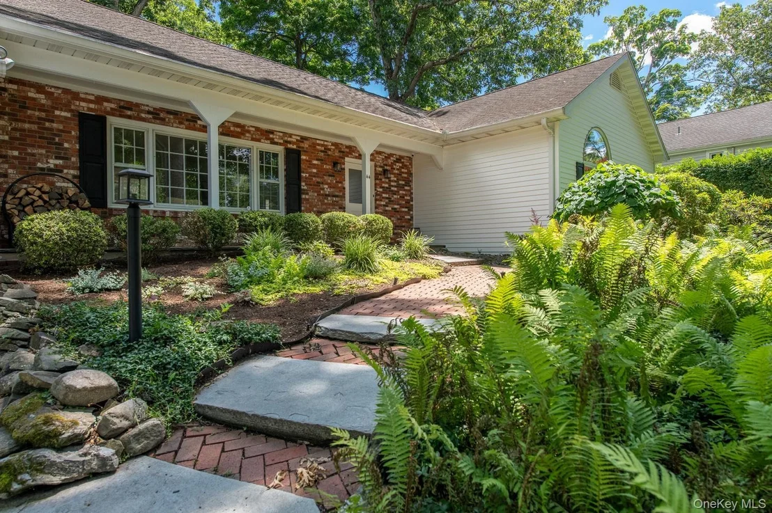Photo of 44 Pleasant Ridge Drive
