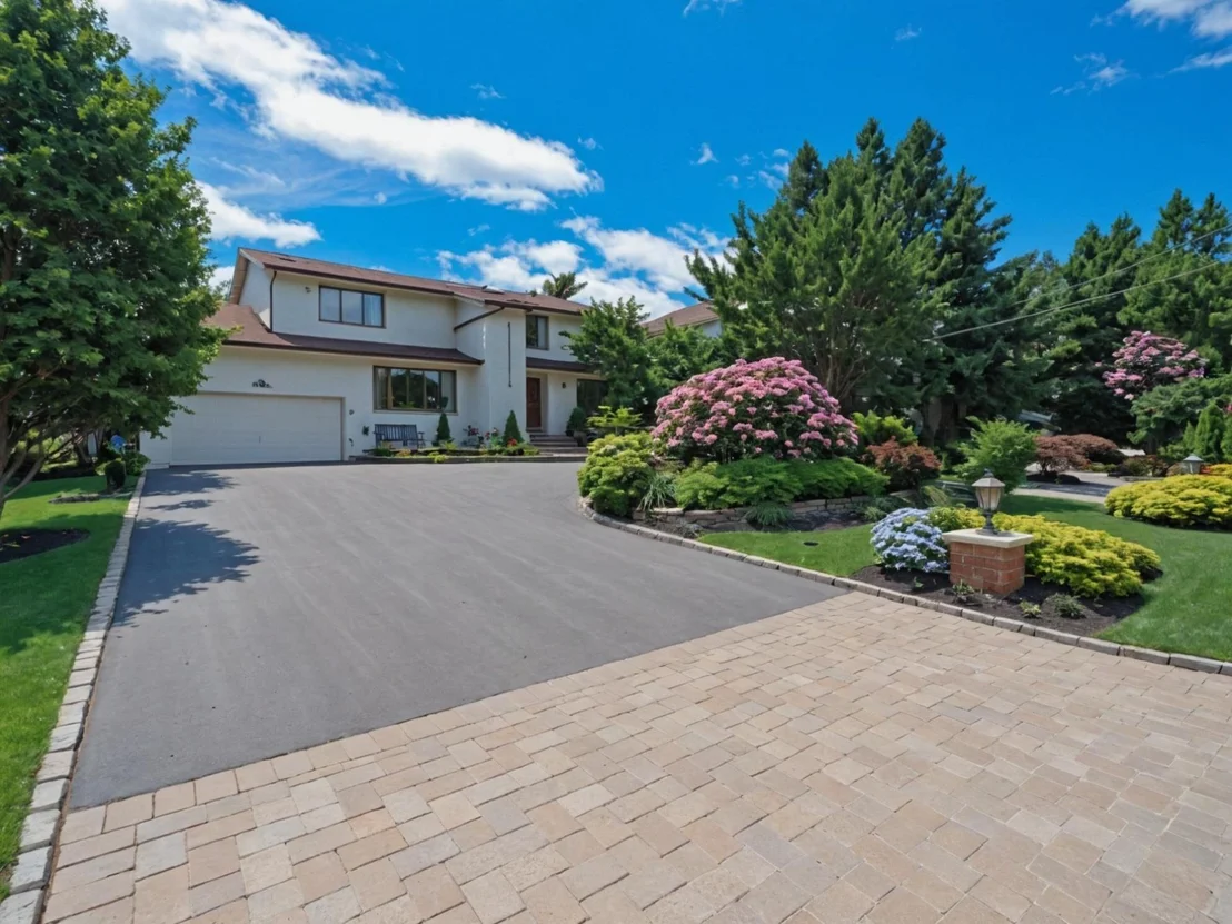 Photo of 2000 Lake End Road