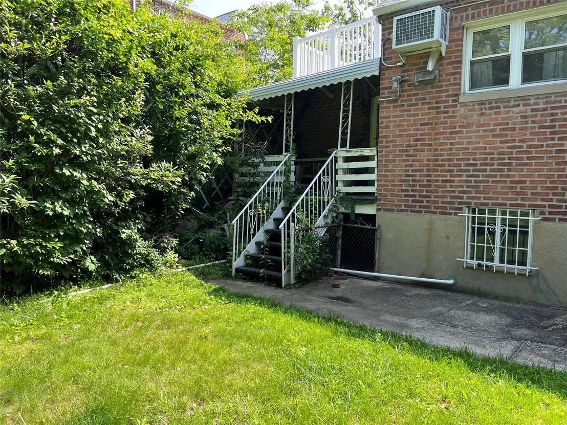 Photo of 2449 Young Avenue