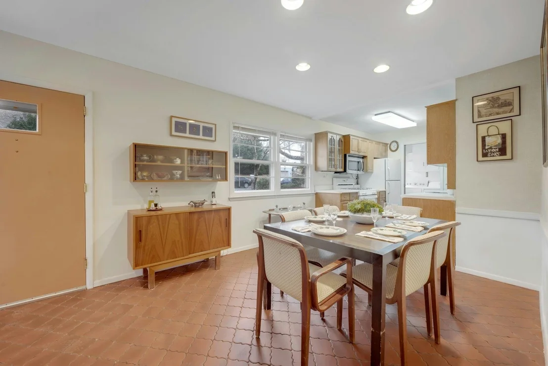 Photo of 180 N Hampton Drive