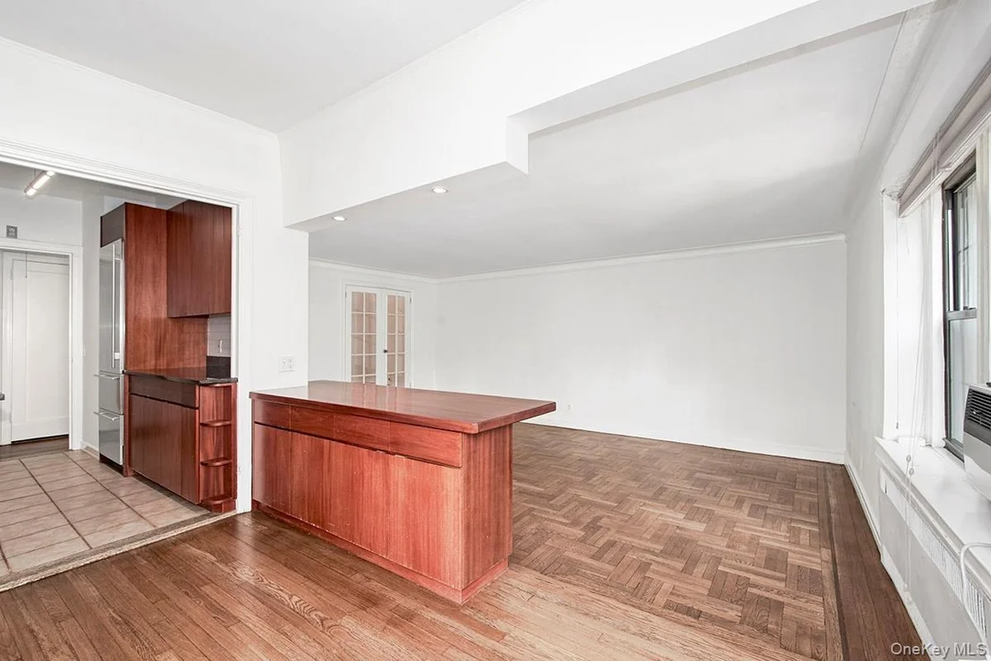 Photo of Unit 3F at 35 Parkview Avenue
