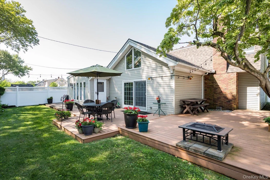 Photo of 685 Gardiners Avenue