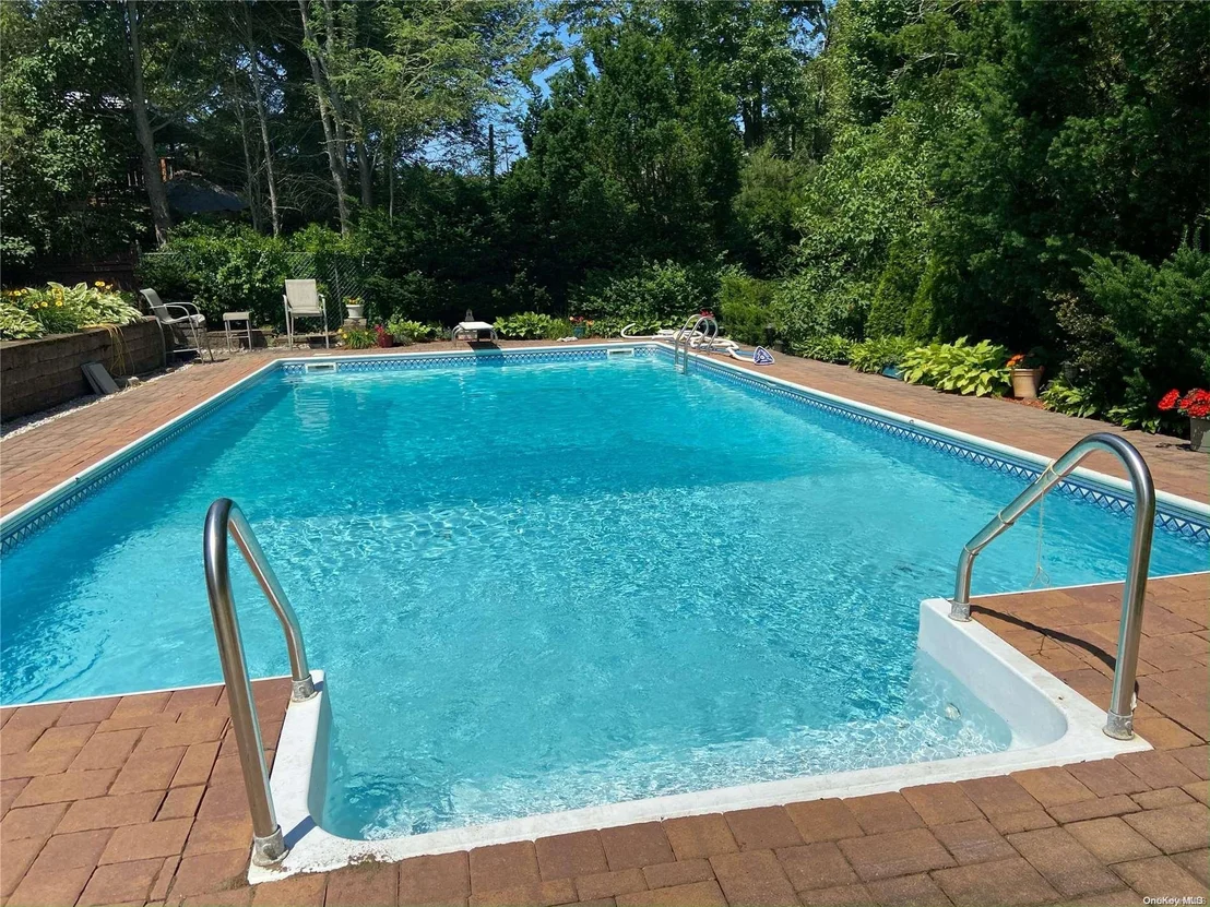 Photo of 42 Tanglewood Drive