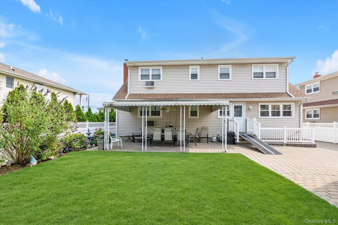 Photo of 882 Third Avenue