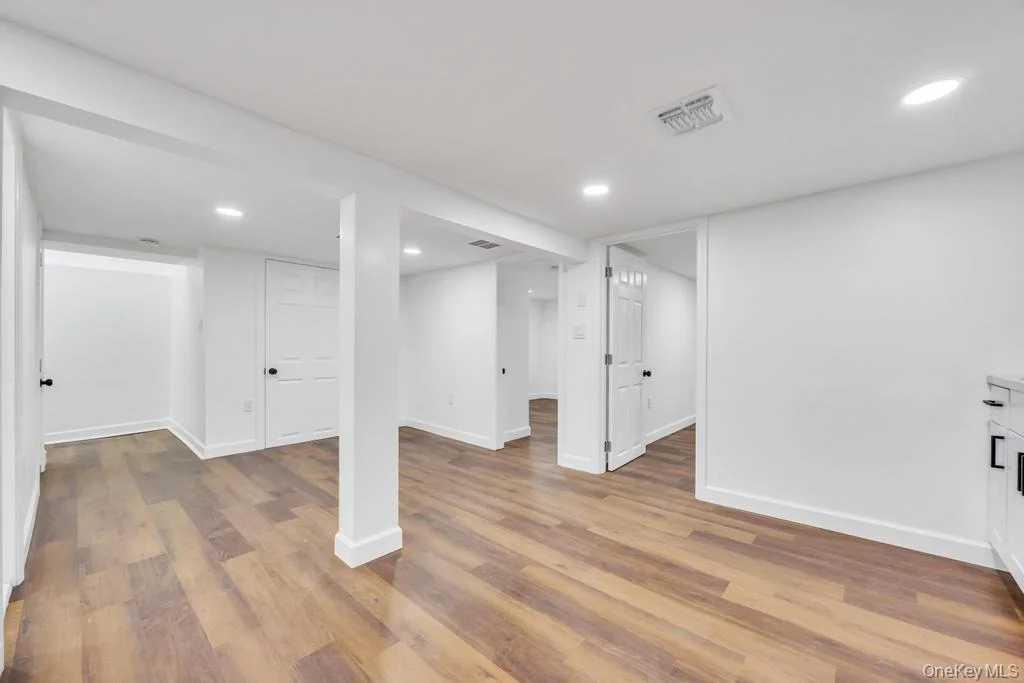 Photo of 76 Commercial Boulevard