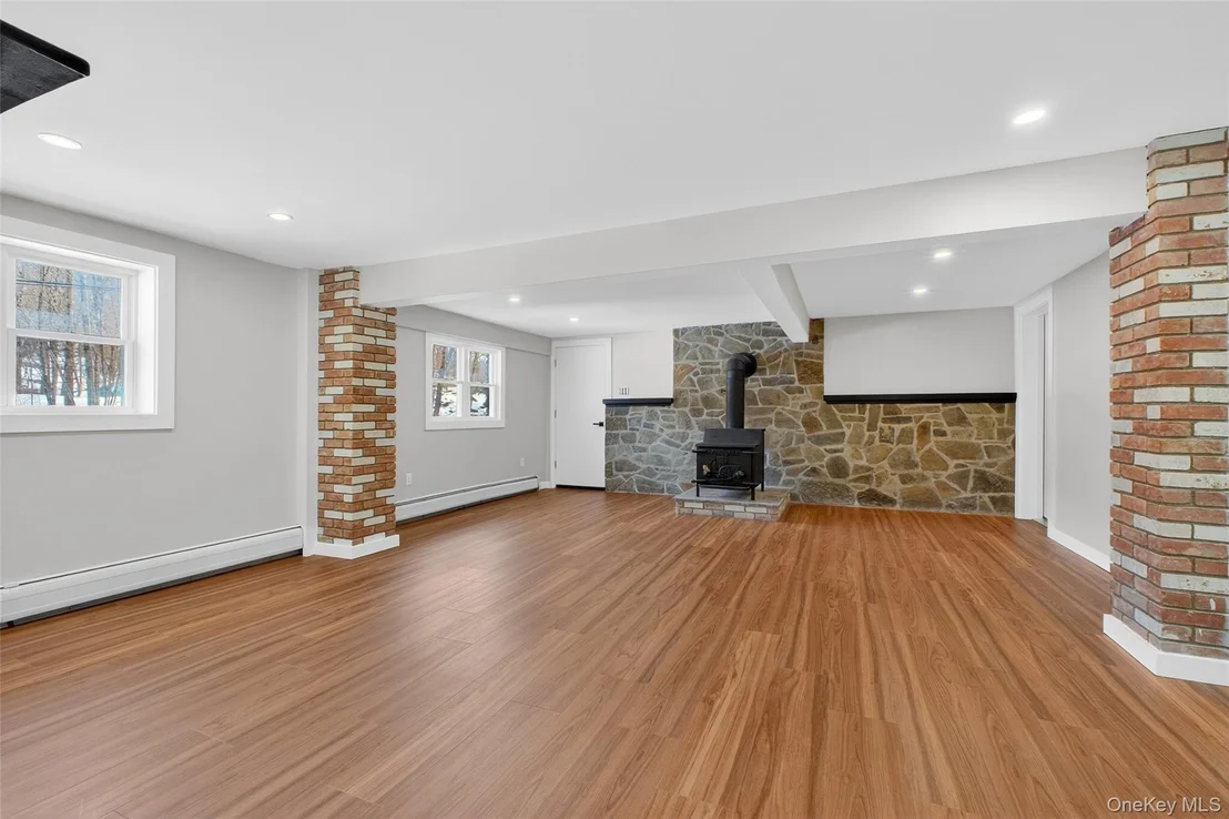 Photo of 74 Roosevelt Road