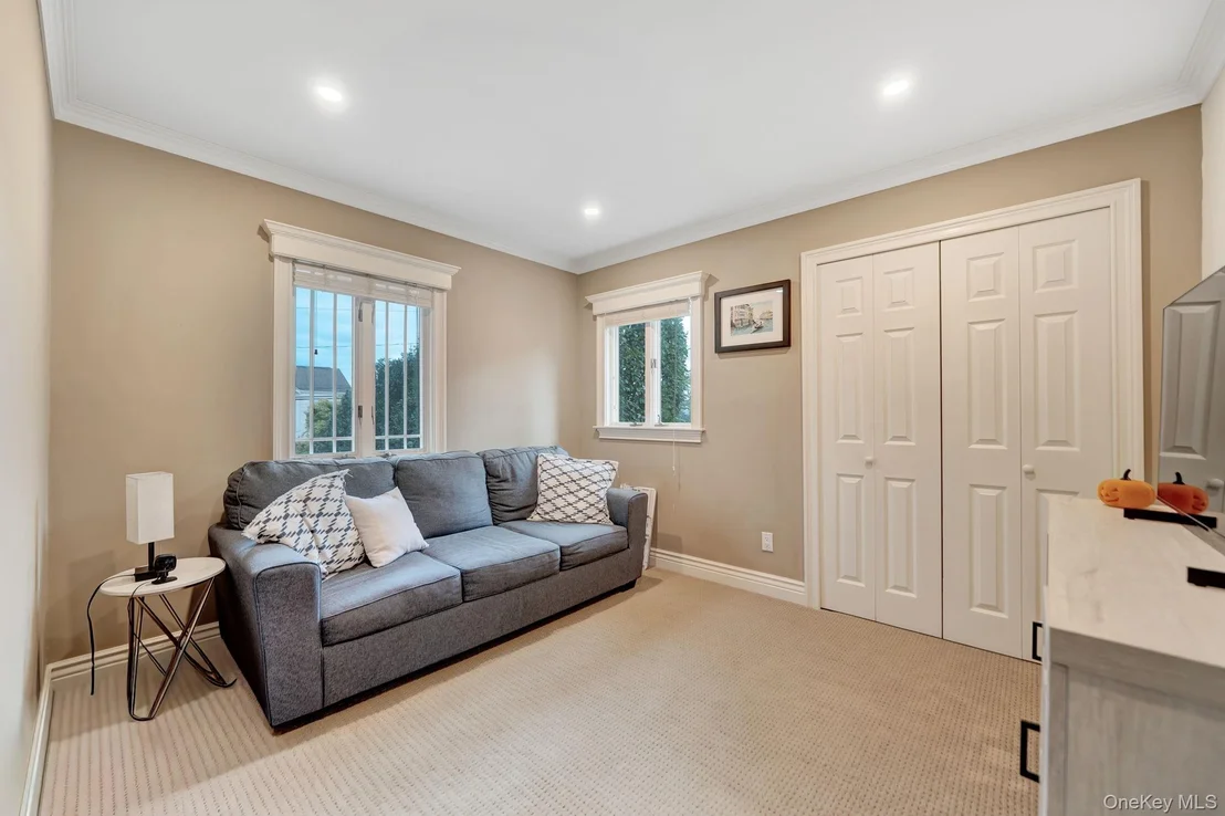 Photo of 2817 Riverside Drive