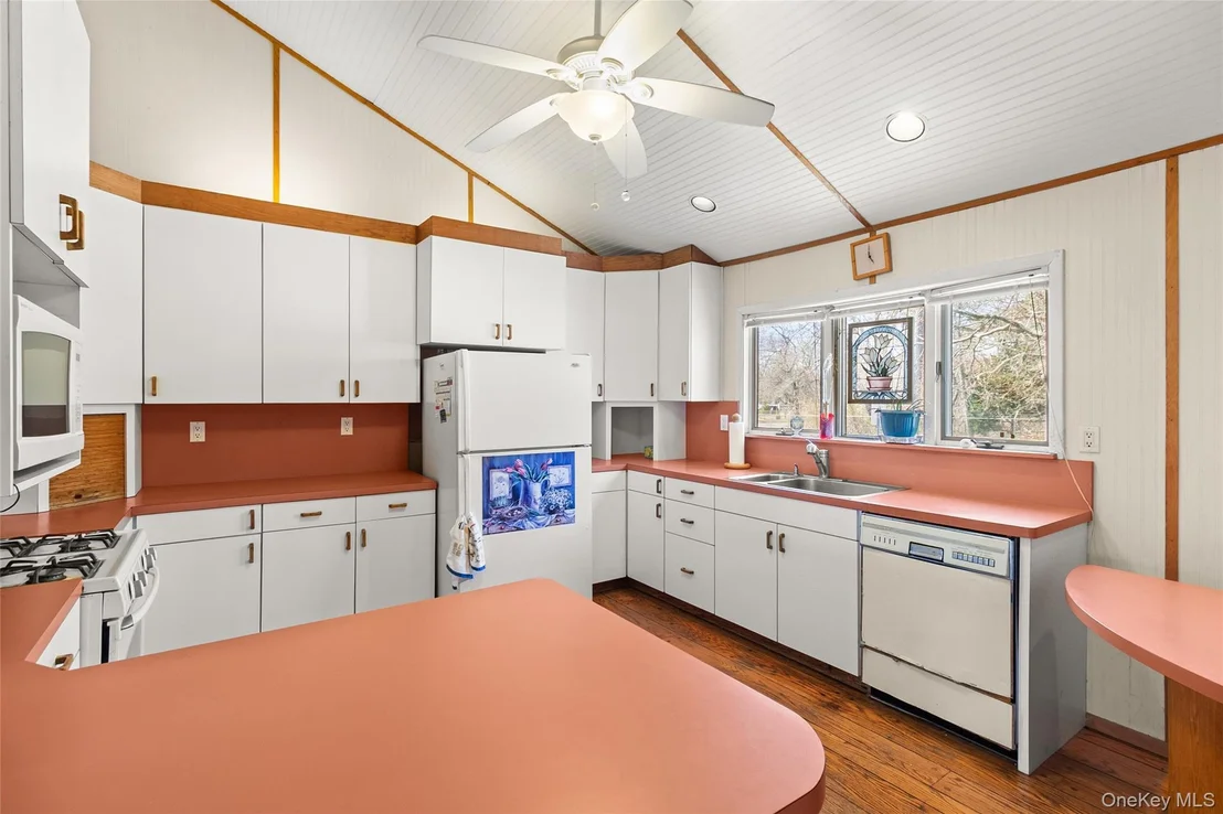 Photo of 1643 Pine Acres Boulevard