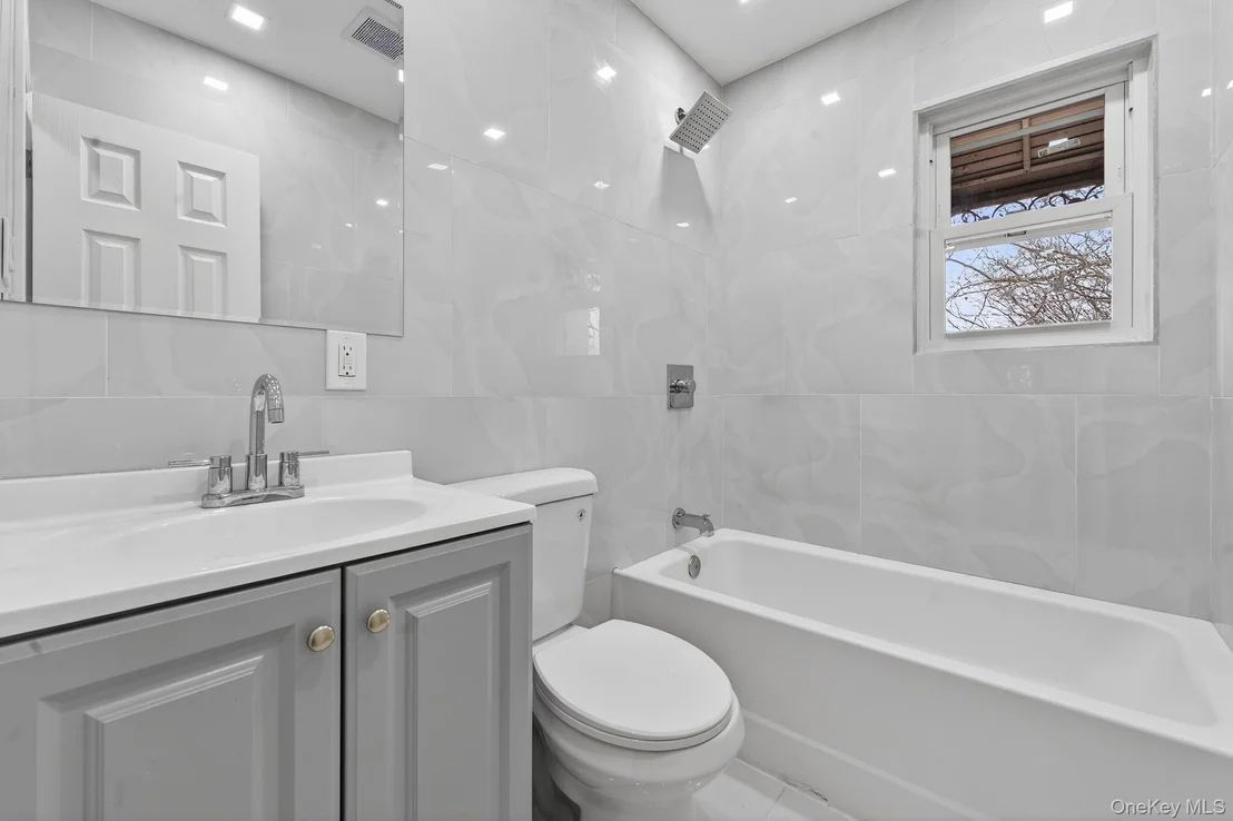 Photo of 592 Powell Street