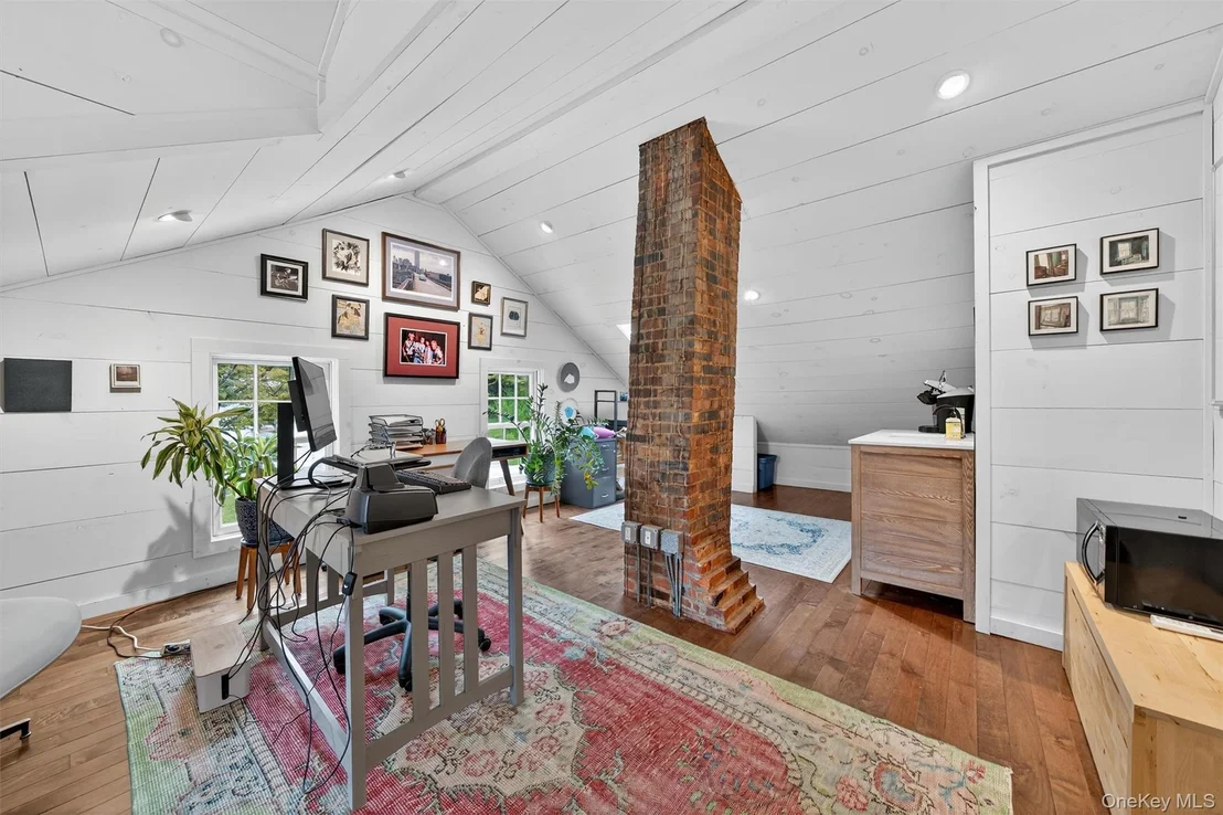 Photo of 1657 River Road