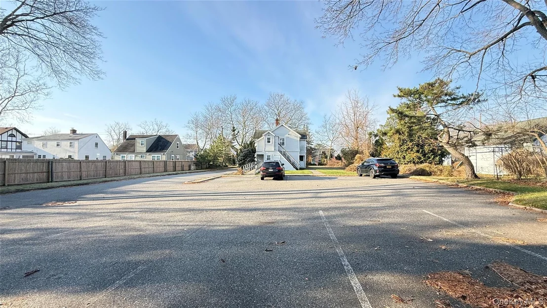 Photo of 982 Roanoke Avenue