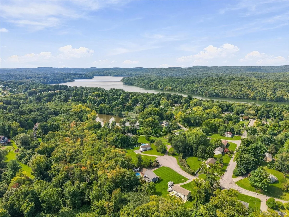 Photo of 77 Robin Drive