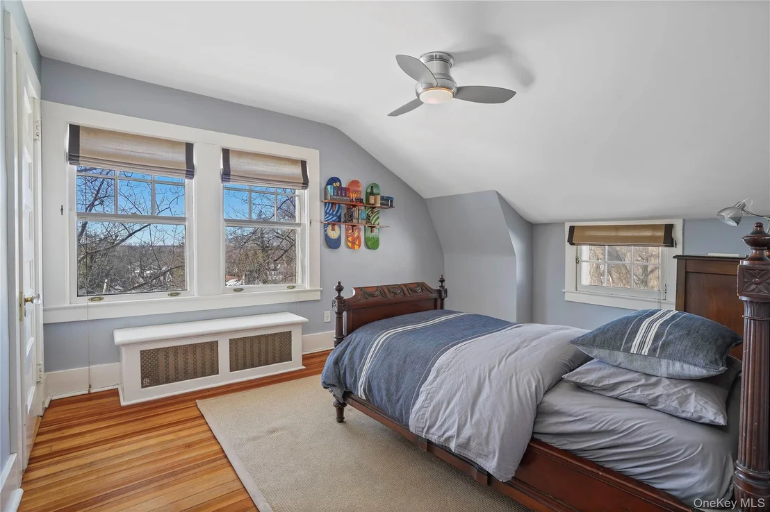 Photo of 534 Pelham Manor Road