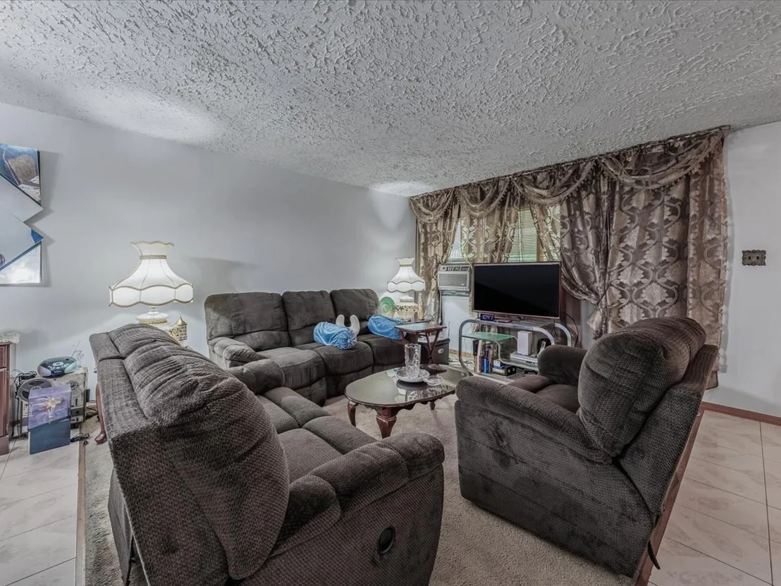 Photo of 453 Christopher Avenue