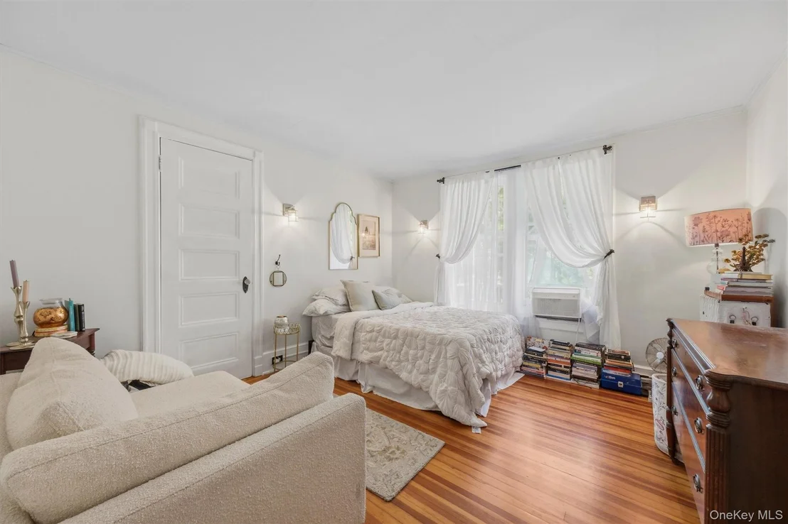 Photo of 83 Hooker Avenue