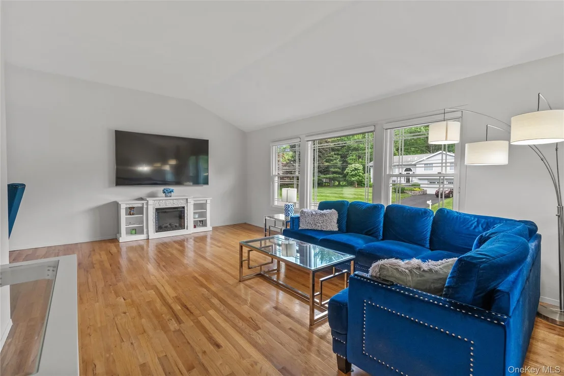 Photo of 224 Willow Drive