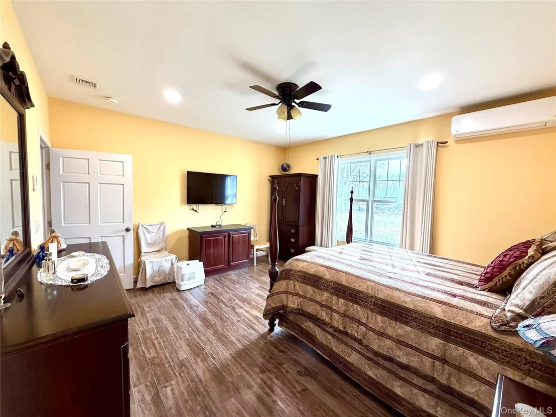 Photo of 155 Willow Tree Road