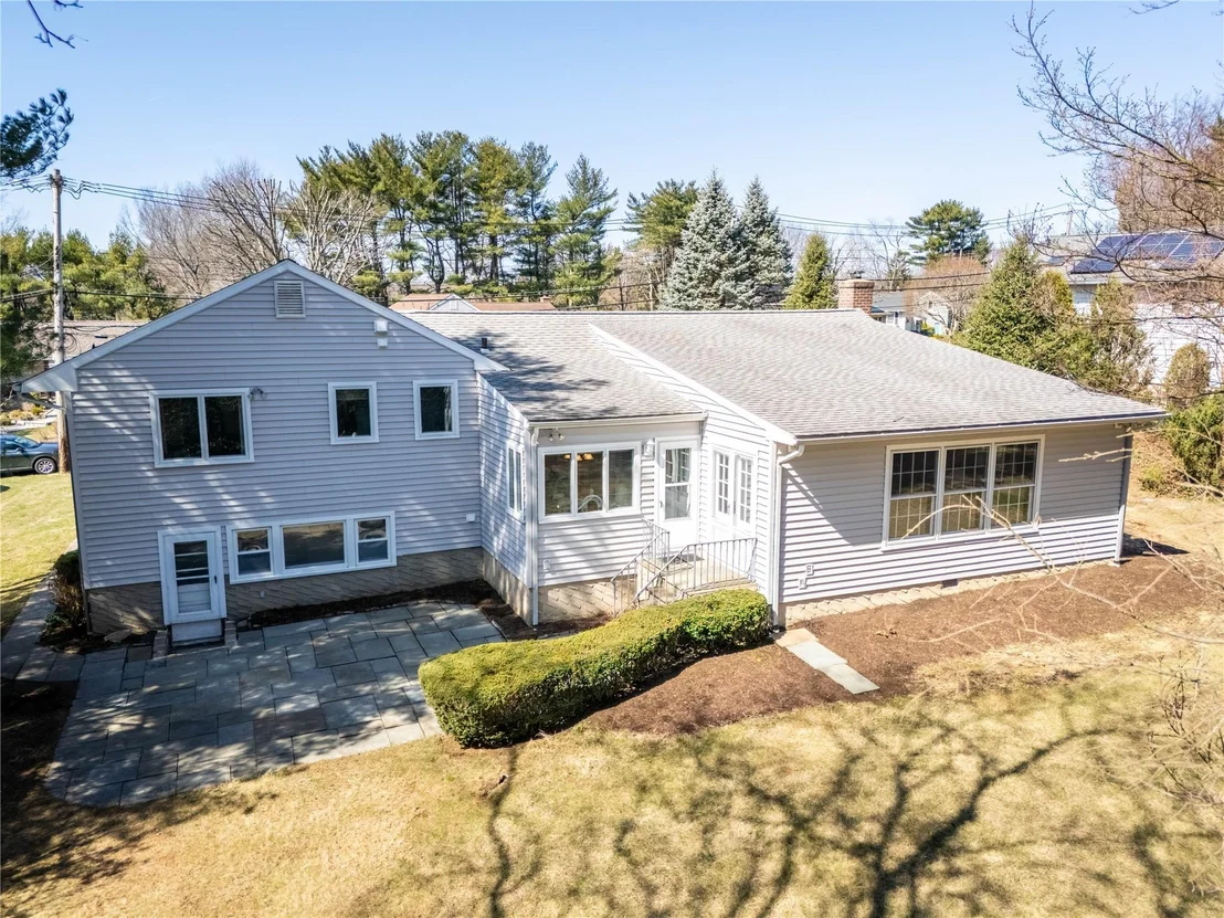 Photo of 9 Mohegan Lane