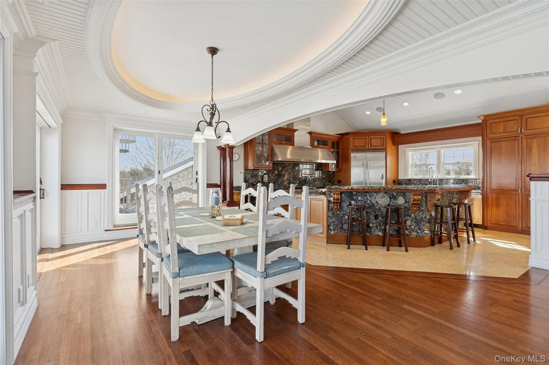 Photo of 1680 Lands End Road