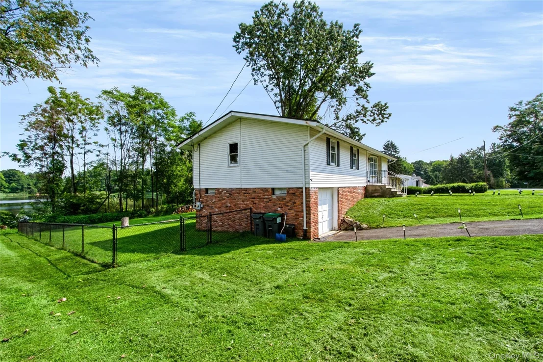 Photo of 20 Seneca Lane
