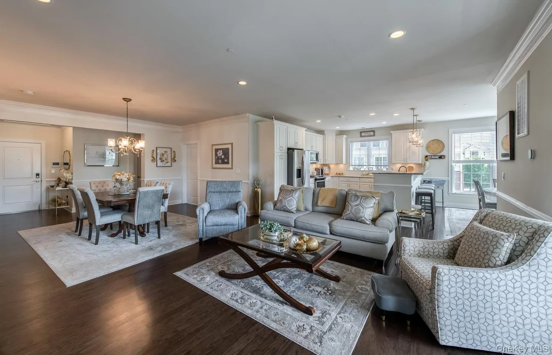 Photo of 835 Regency Drive
