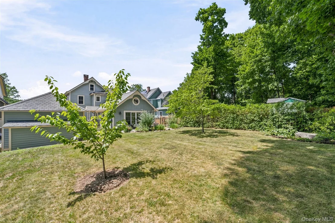 Photo of 215 Walnut Street