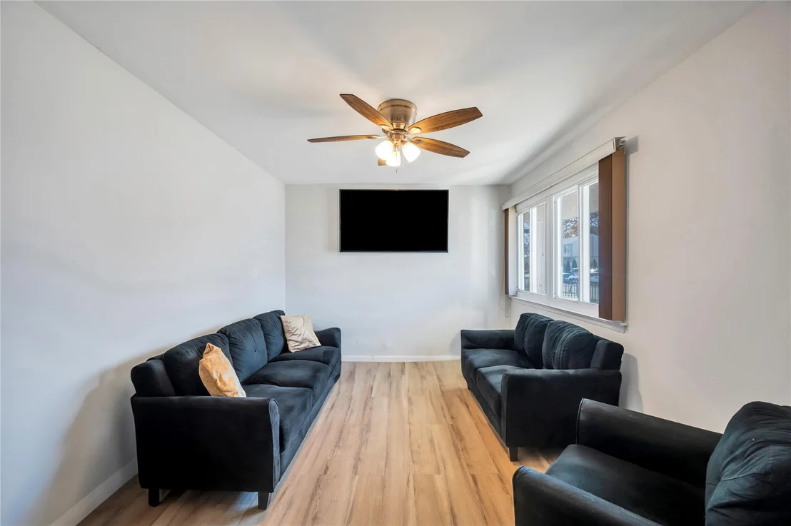 Photo of 141 Root Avenue