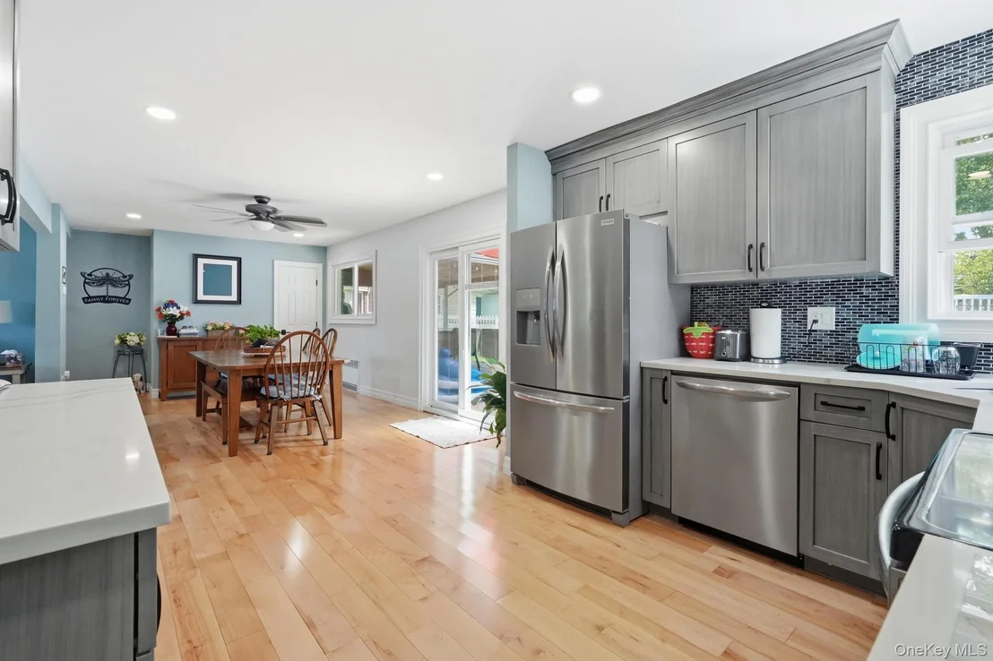 Photo of 841 Willow Road