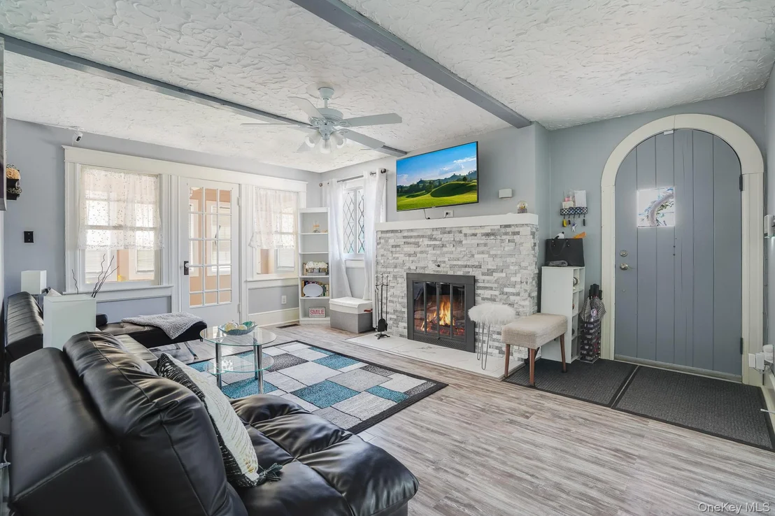 Photo of 4 Crestwood Boulevard