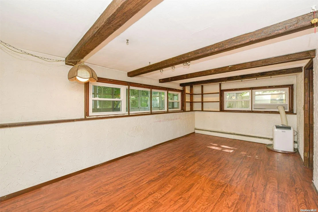 Photo of 15 Laurie Boulevard