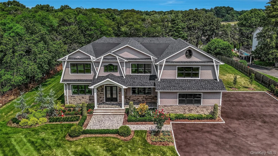 Photo of 107 Cedar Swamp Road