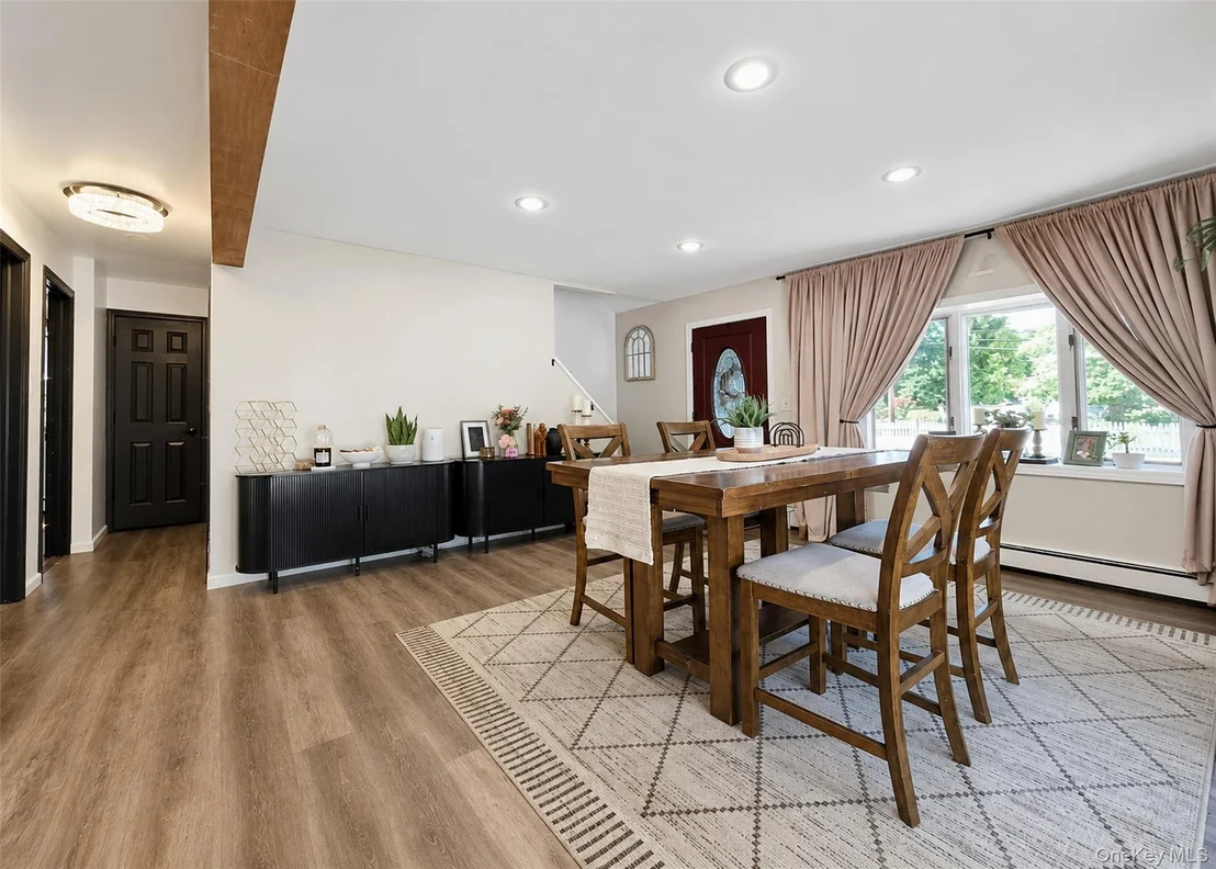 Photo of 348 Furrows Road