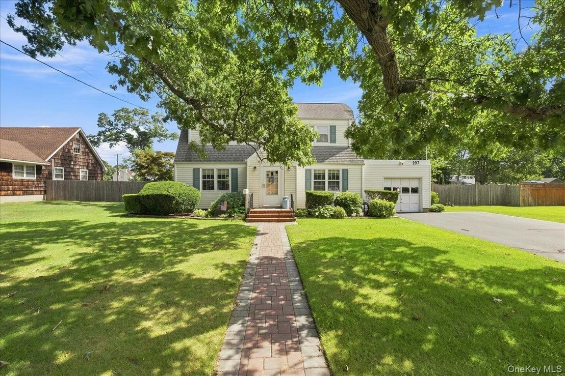 Photo of 297 Maple Avenue