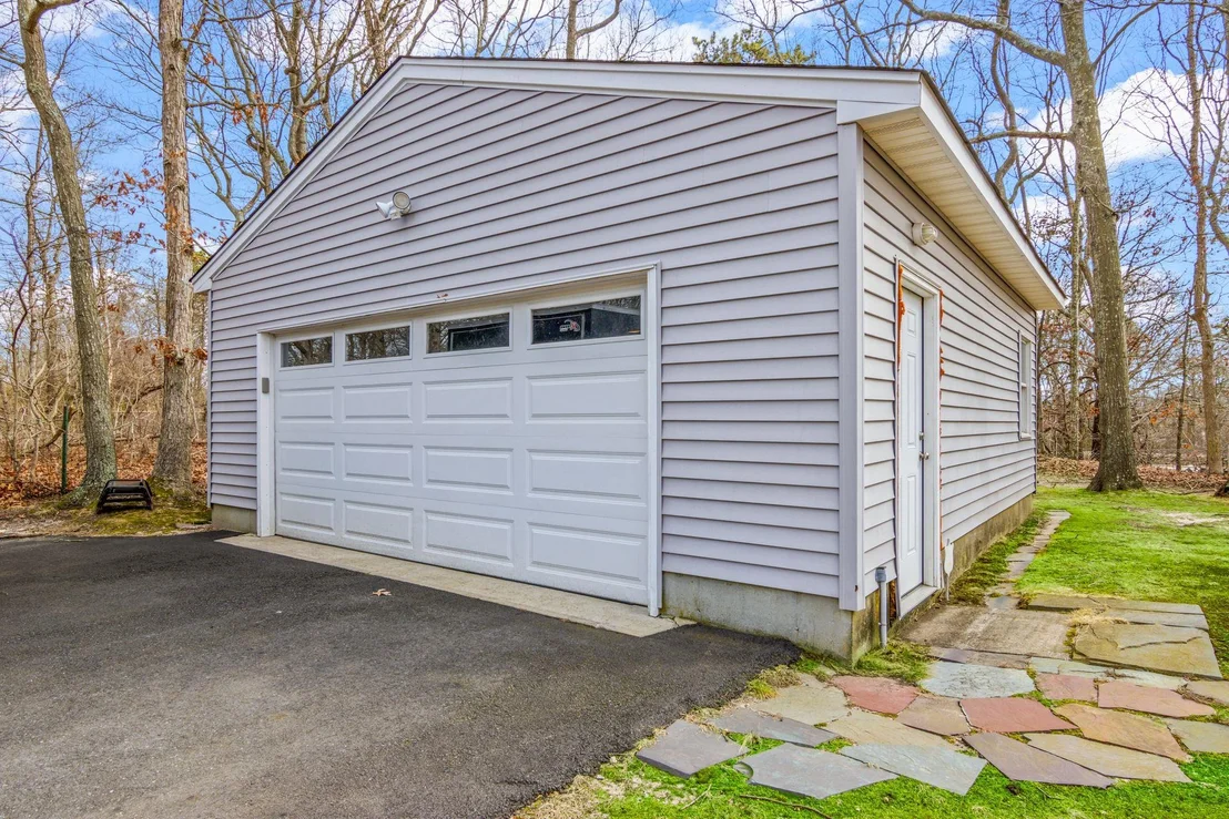 Photo of 8 Rolling Woods Lane