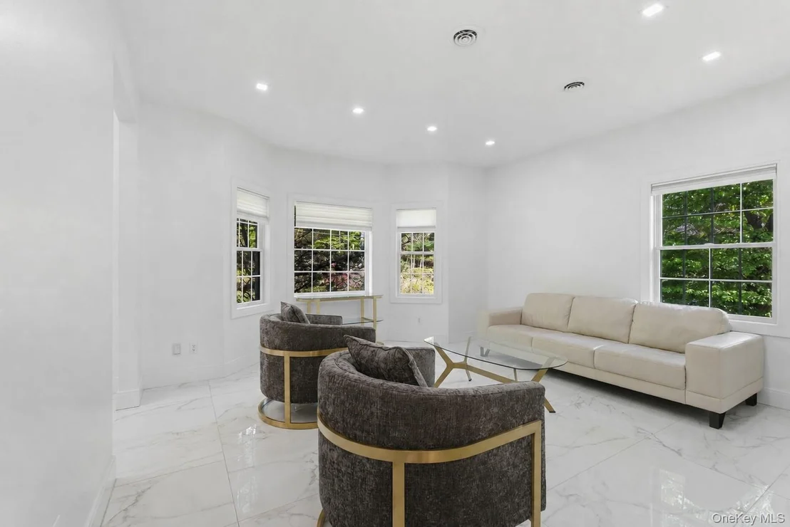 Photo of 105 Hempstead Road
