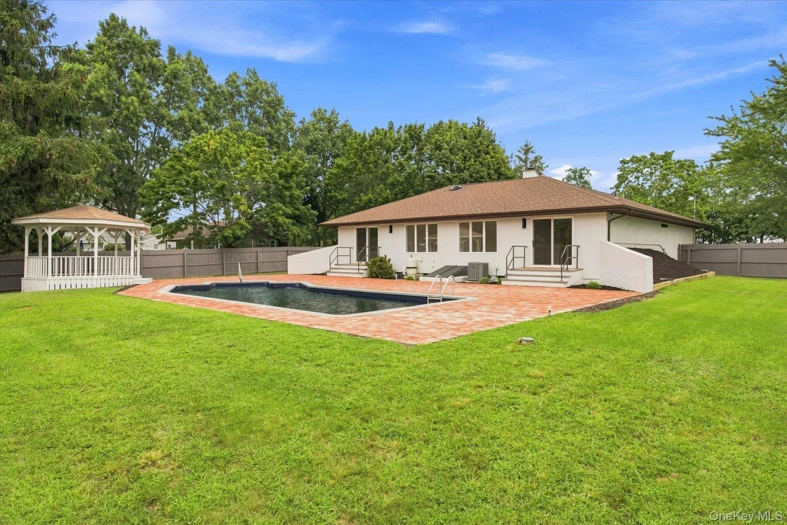 Photo of 177 Herricks Lane